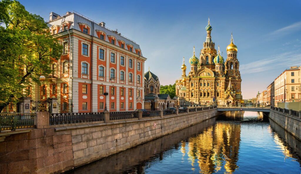 Is-Moscow-or-St.-Petersburg-better